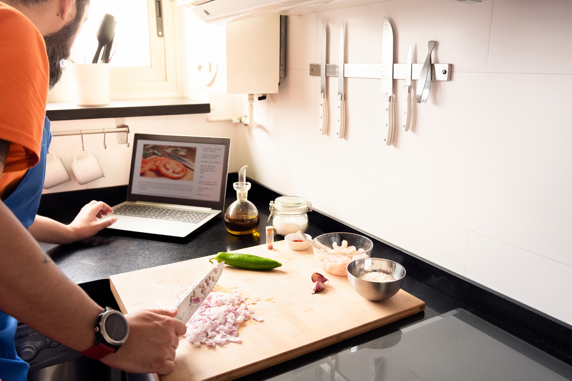 Cucina in stile studio con attrezzatura